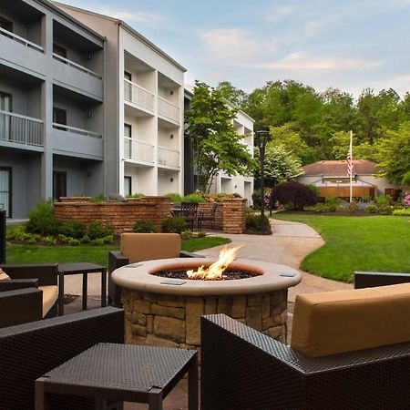 Courtyard By Marriott Lincroft Red Bank Hotel Exterior foto